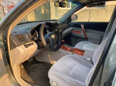 A picture of Toyota Highlander 2008 in perfect condition Ac gear and Engine