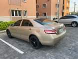 A picture of This is Camry 2010 model xle edition with thumb start