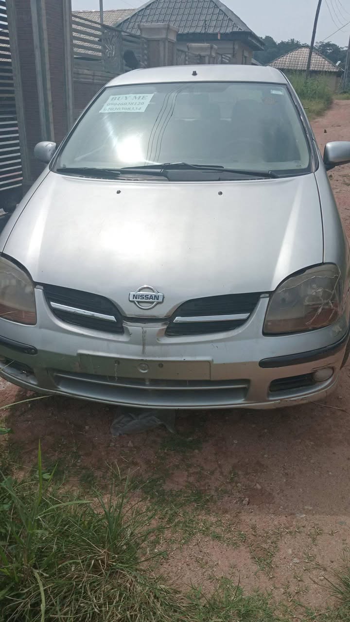 A picture of Nissan tino