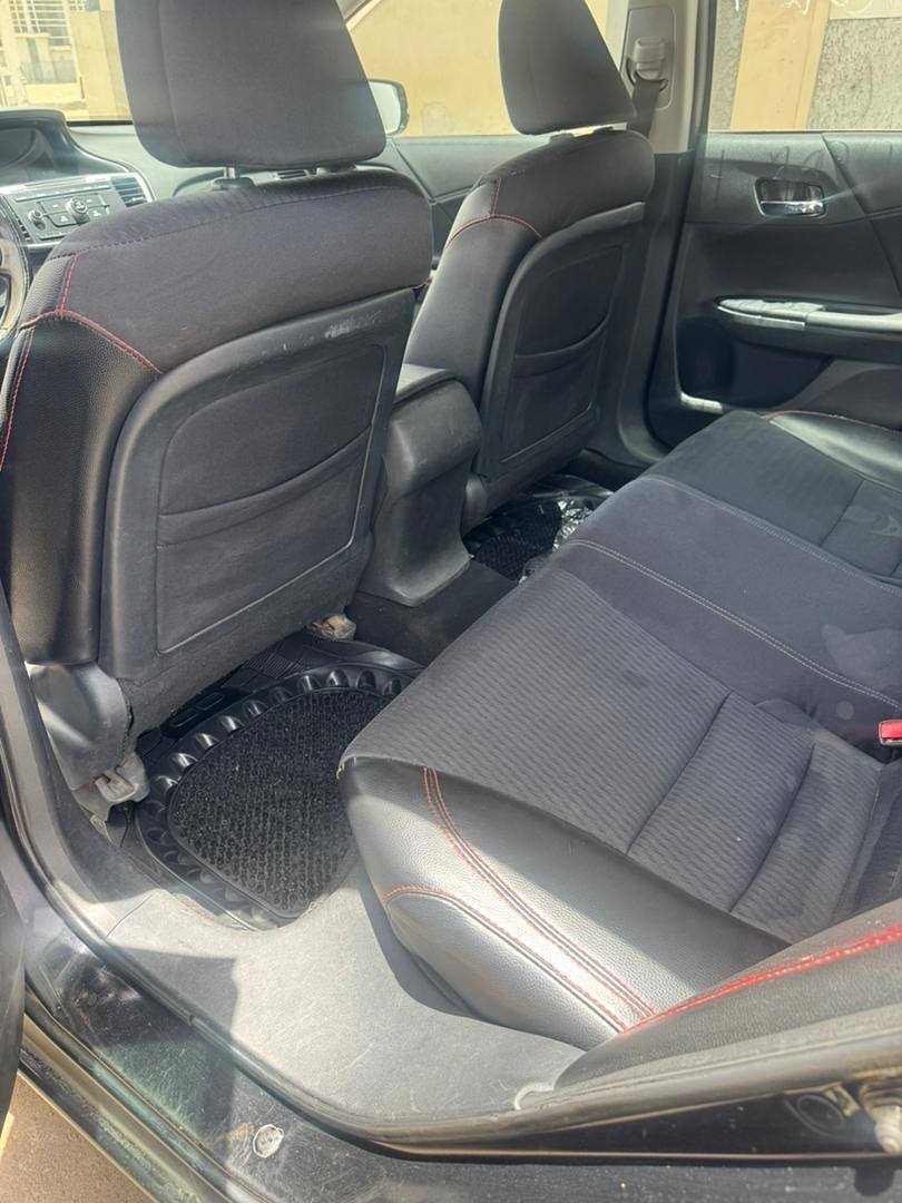 A picture of TOYOTA AVENSIS