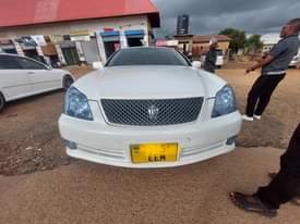A picture of Toyota crown athlete