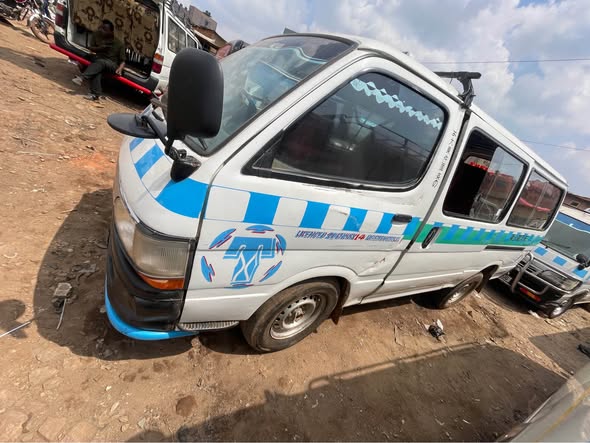 A picture of Kigege taxi minivan toyota hiace van