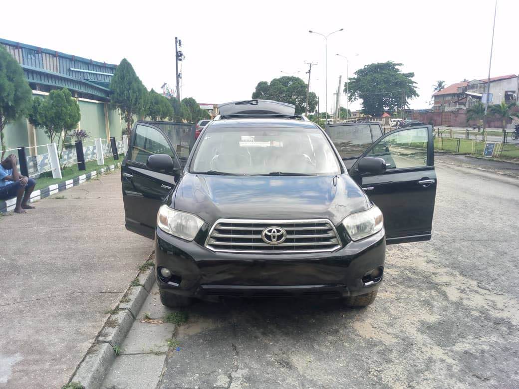 A picture of Toyota Highlander 2008