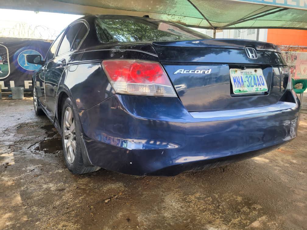 A picture of Honda Accord with untermperd engine and gear only the AC