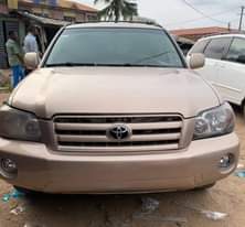 A picture of 2004 Toyota Hylander
