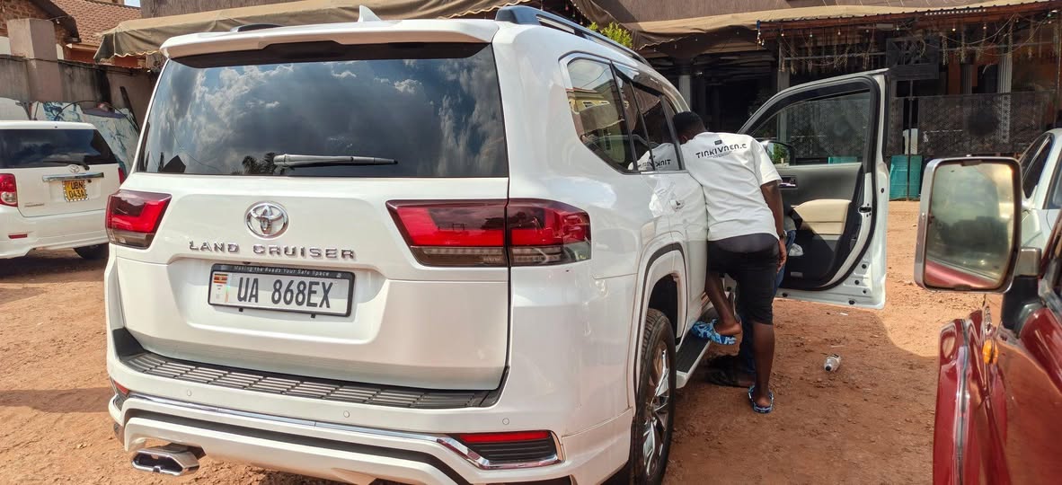 A picture of Landcruiser V8 petrol 0700327795