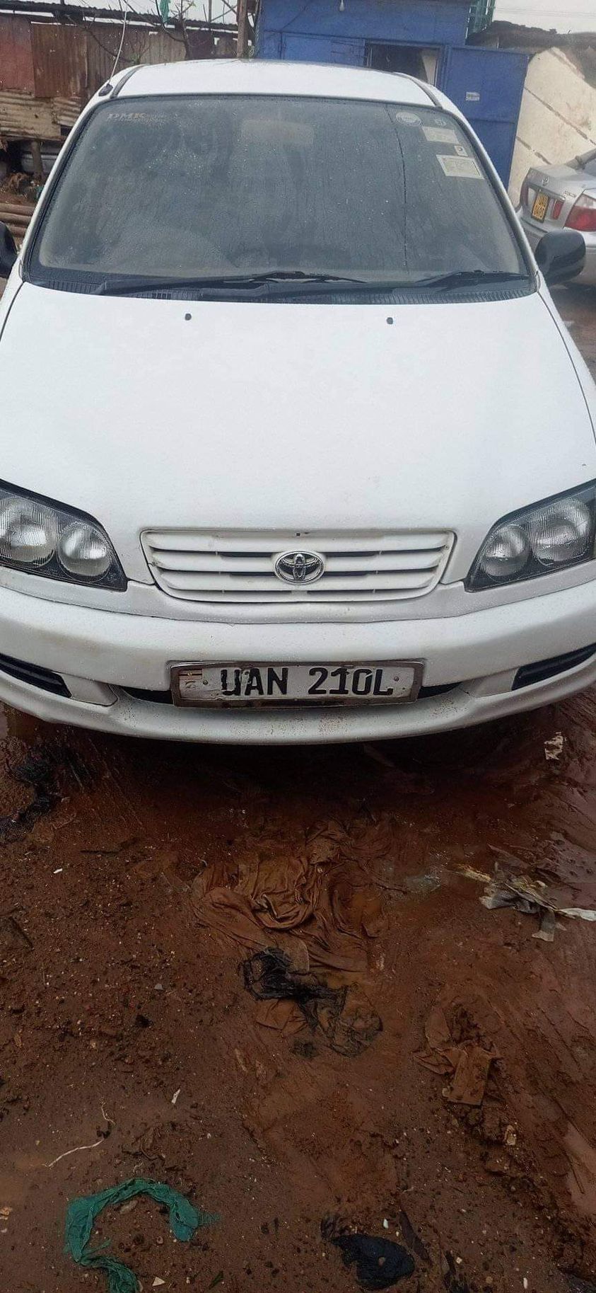A picture of 2000 Toyota ipsum
