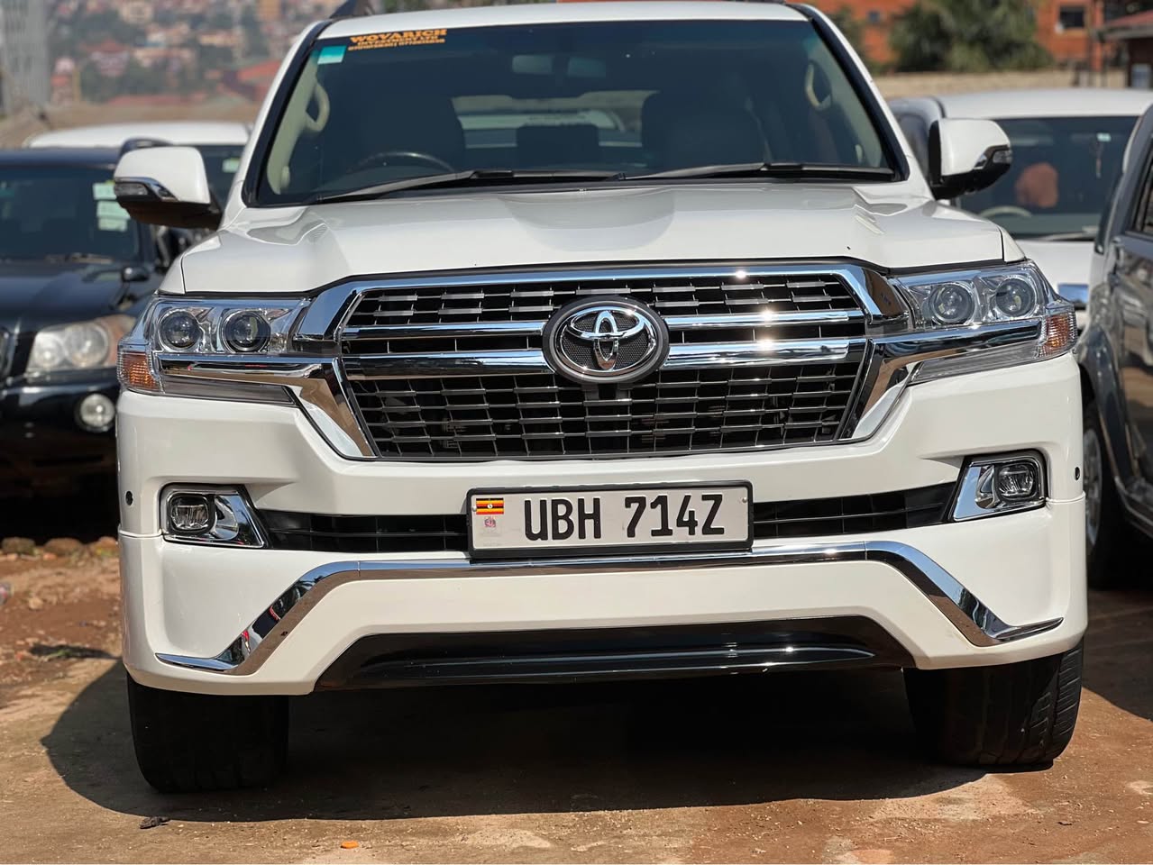 A picture of LAND CRUISER V8 Petrol Engine 7 seater Cream Interior Push