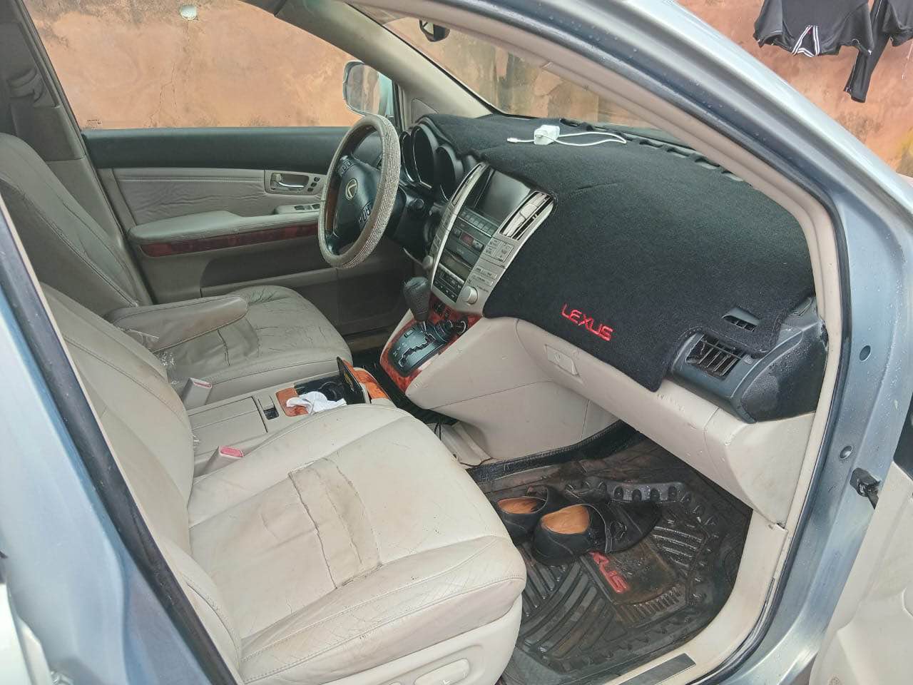 A picture of URGENT FLASH SALE Lexus Rx 350 is available for sale