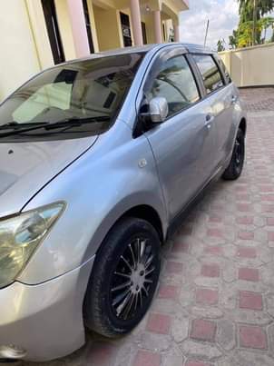 A picture of 2003 Cars Toyota ist