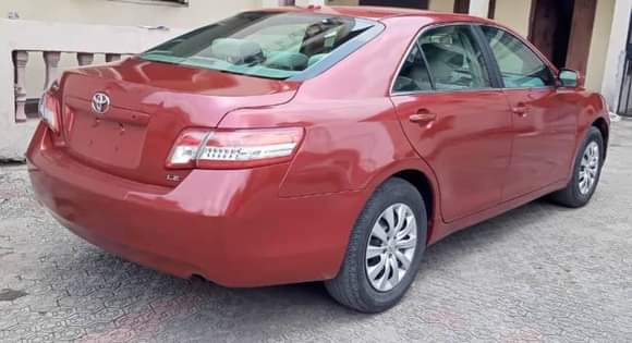 A picture of TOYOTA CAMRY