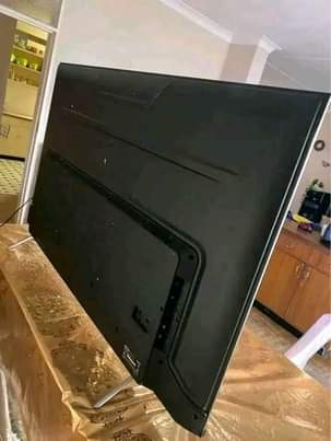 A picture of Nauza Hisense inchi 43 full box LED TV TSH 320