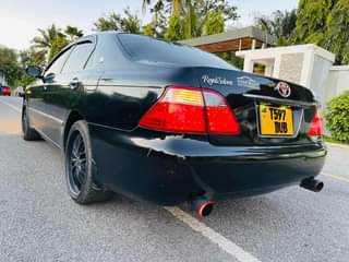 A picture of Toyota crown athlete