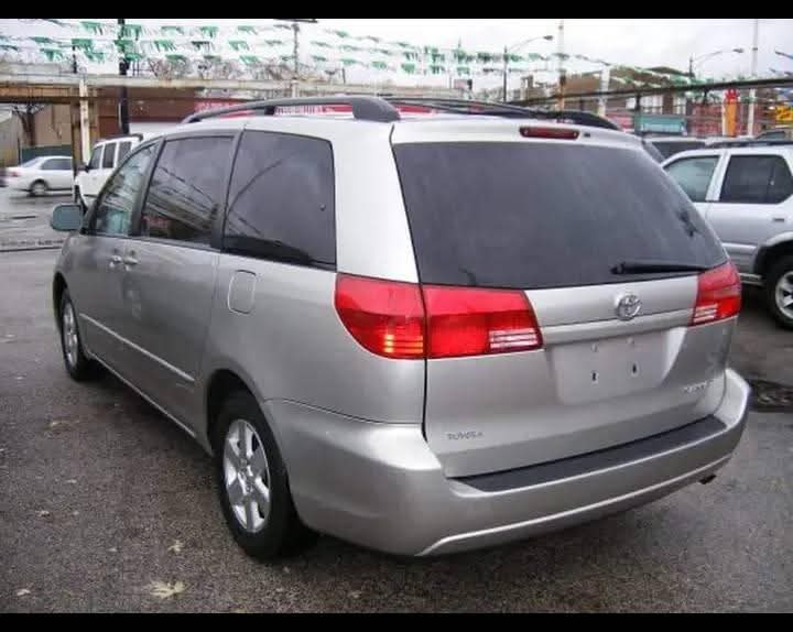 A picture of Toyota Sienna