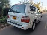 A picture of Toyota Landcruiser HDJ100 series 2003 4700cc auto petrol
