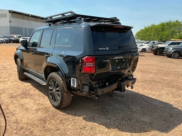 A picture of DAMAGED TOYOTA LAND CRUISER PRADO READY TO BE IMPORTED UGX