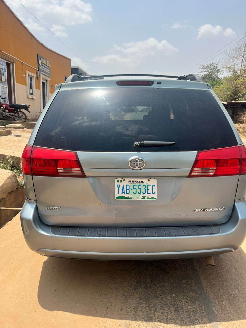 A picture of Toyota sienna 2005