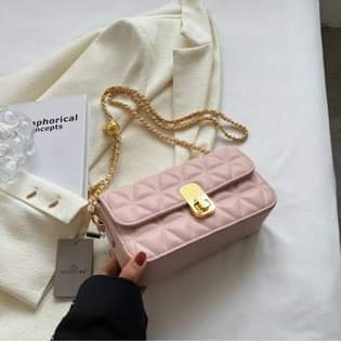 A picture of Handbags for ladies