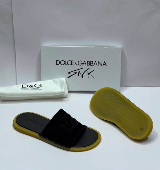 A picture of Available in 4 colours N50 000 Size 40 45 09030685654