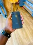 A picture of I phone x gb 256
