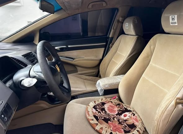 A picture of HONDA CIVIC 2008
