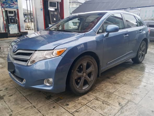 A picture of Awoof Awoof 2012 Belgium grade Venza Full option with keyless