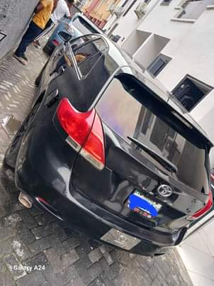 A picture of Toyota Venza 2010. Untouched engine and gear. Chilling AC. Painted