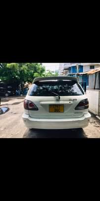 A picture of TOYOTA HARRIER OLD