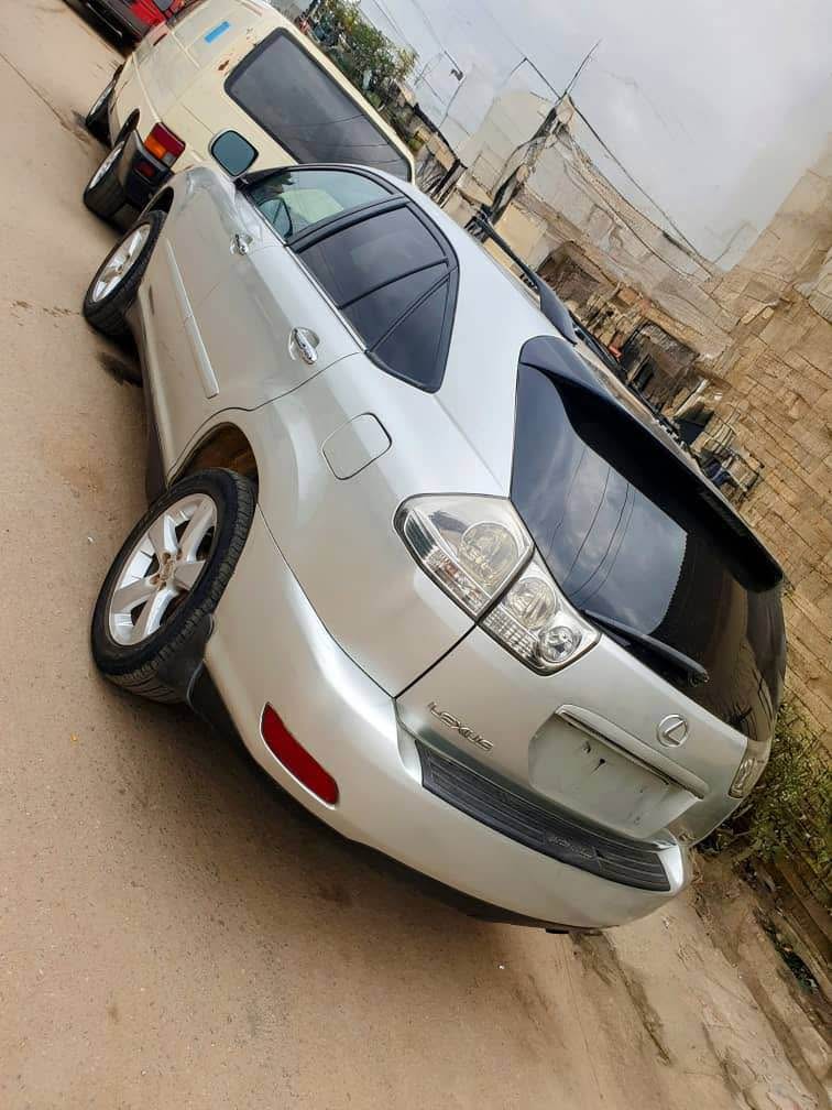 A picture of 2005 Lexus RX330 Untouched engine and gear AC First body