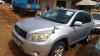 A picture of Rav4 4sale call me on 256751331103 or what app is