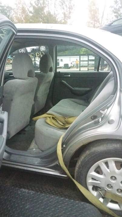 A picture of 2004 Honda Civic For Urgent Sale Accident Free 4 Plug