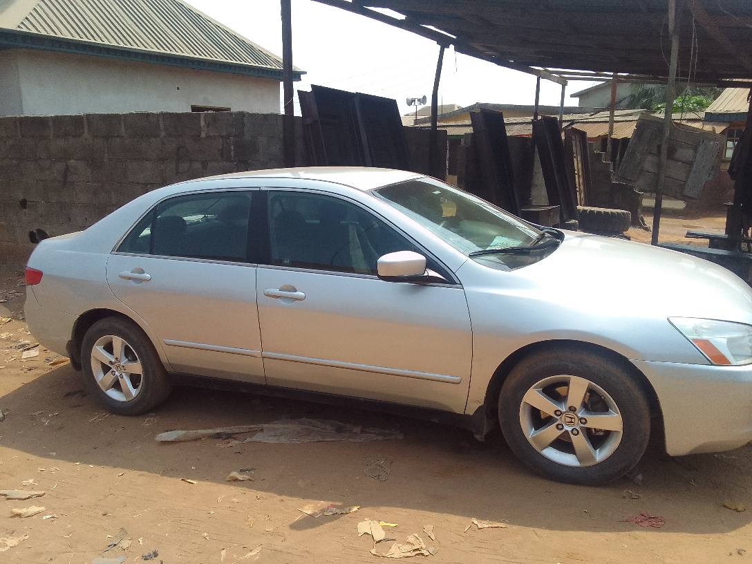 A picture of 2004 honda accord EOD working perfectly all components intact buy