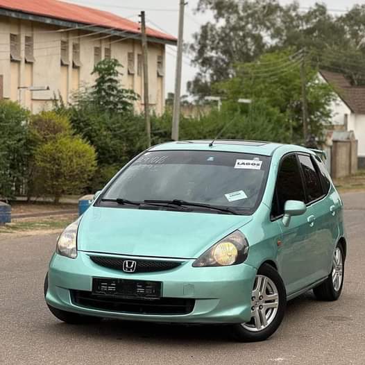 A picture of Honda Jazz available for sale 2005