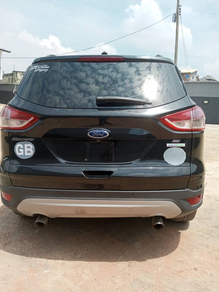 A picture of Foreign Used SUV Ford Escape 2013 model 13 5m