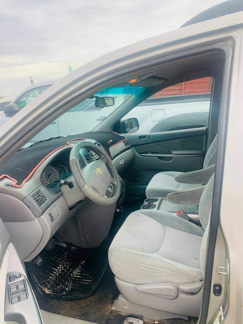A picture of Toyota sienna
