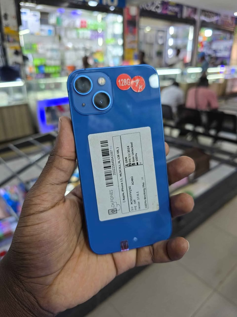 A picture of iPhone 13 128gb