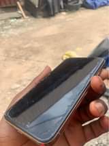 A picture of Apple iPhone 11 Pro gold