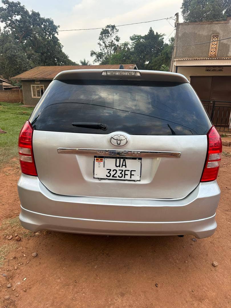 A picture of TOYOTA WISH 2004