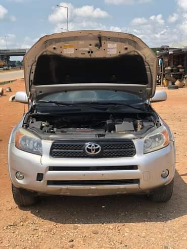 A picture of An Extremely Clean Toyota Rav4 2007 Model With Original Custom