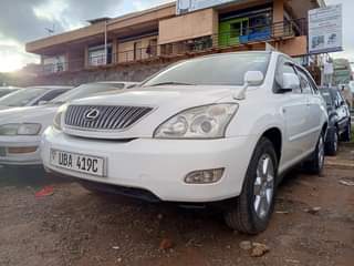 A picture of Toyota Harrier Lexus 2006 model Kawundo UBA C series