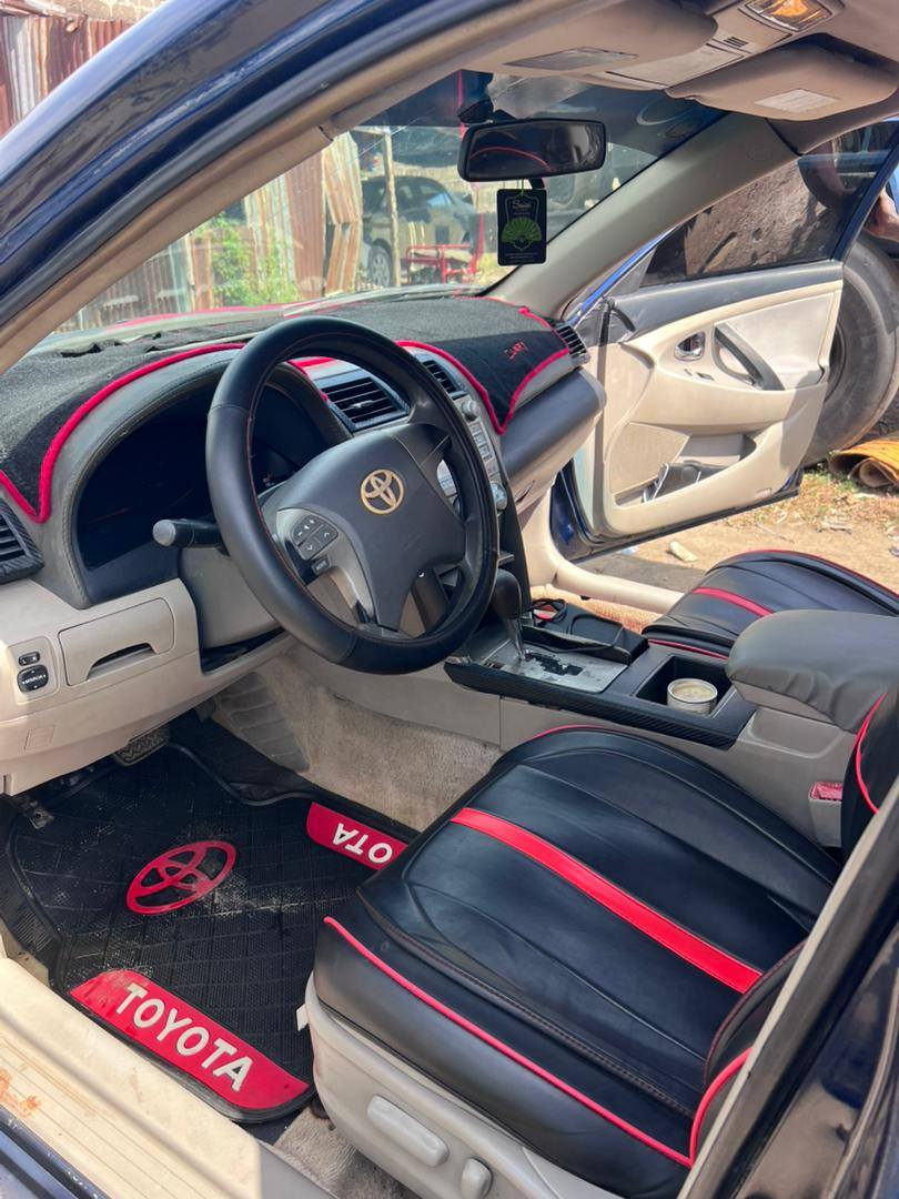 A picture of Toyota Camry 08