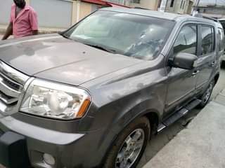 A picture of Honda Pilot 09