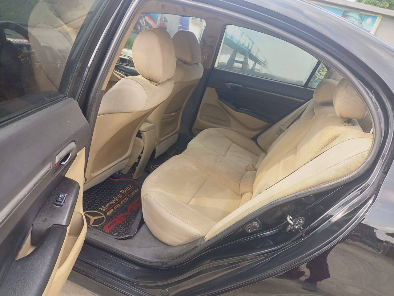 A picture of NEATLY USED HONDA CIVIC DIRECT 2008 MODEL 08085677438 PRICE 3