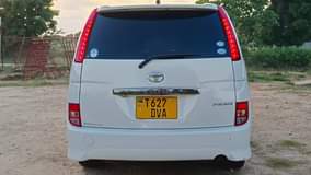A picture of TOYOTA ISIS NAIUZA MIL 12 8 0743435416