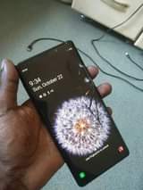 A picture of SAMSUNG GALAXY NOTE 9 CLECK AND DOTT
