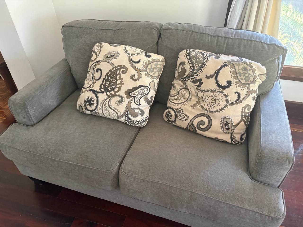 A picture of Complete Sofa set 3 2 2x1