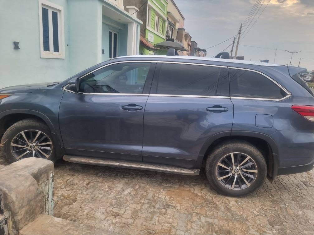 A picture of Toks 2019 toyota highlander in ilorin