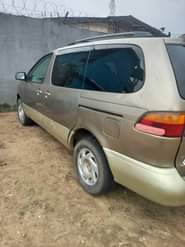 A picture of Toyota sienna Only serious buyer pure First body engine sharp