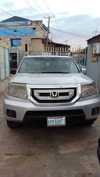 A picture of Honda pilot 2010 model