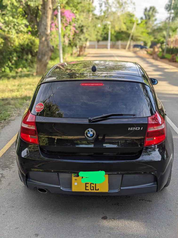 A picture of BMW SERIES 1